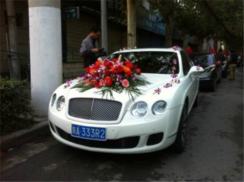 婚庆公司车队报价全解析 租婚车一般多少钱？婚庆服务费用指南